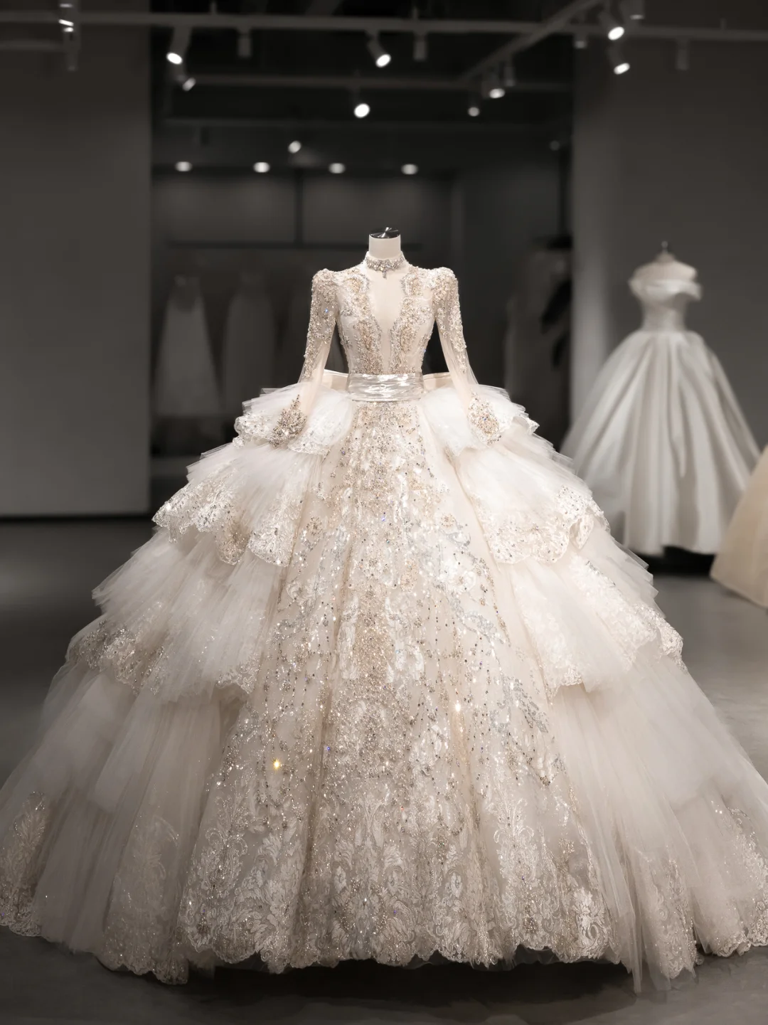 Luxurious Ball Gown Tulle Lace Sequin Beaded Long Sleeves With Veil Long Wedding Dresses C4102