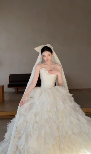 Pretty Ball Gown Starpless Satin With Veil Long Wedding Dresses C4103
