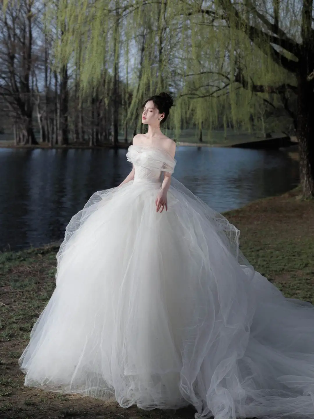 Elegant Ball Gown Off The Shoulder Tulle Long Wedding Dresses C4127