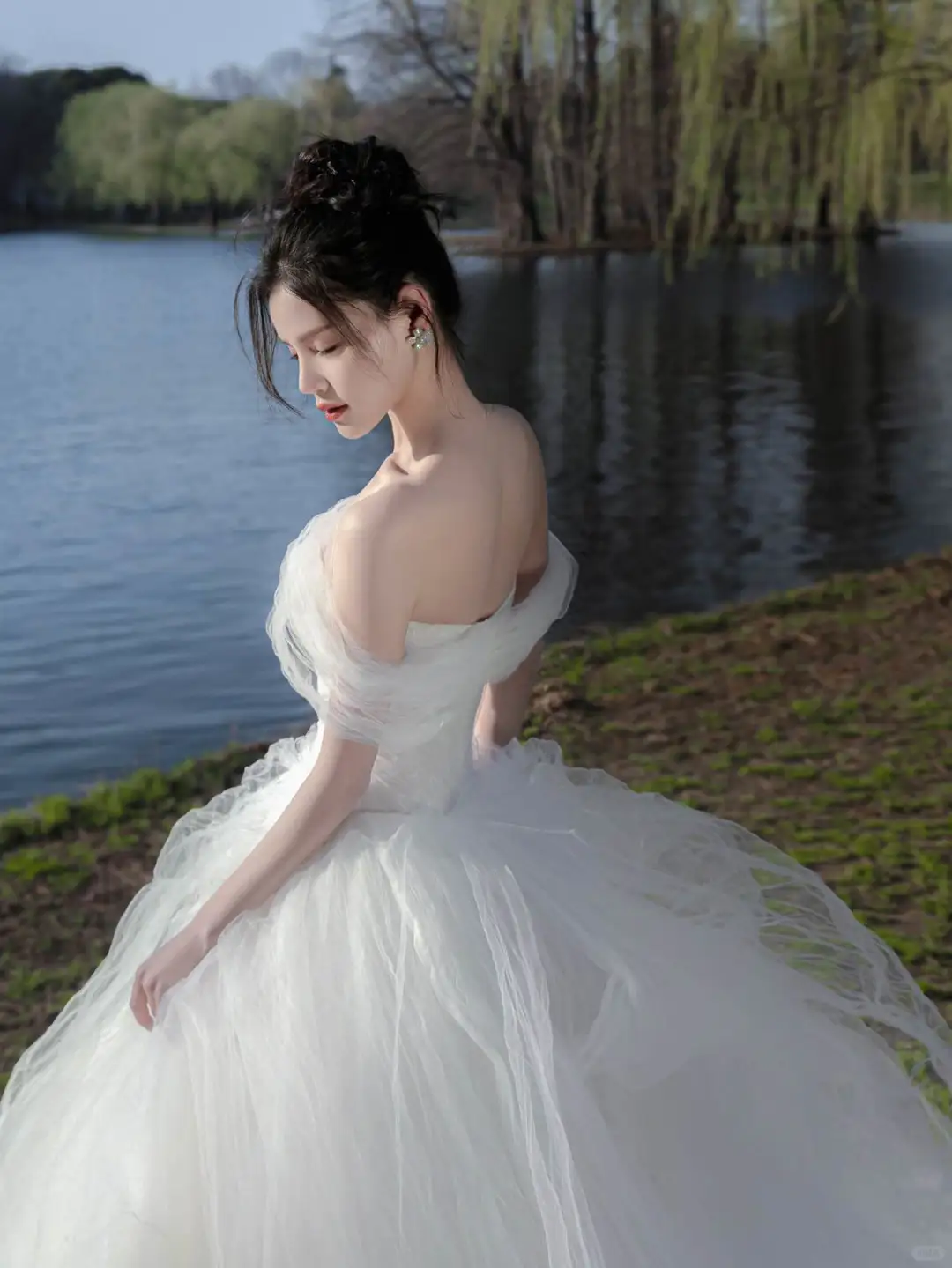Elegant Ball Gown Off The Shoulder Tulle Long Wedding Dresses C4127