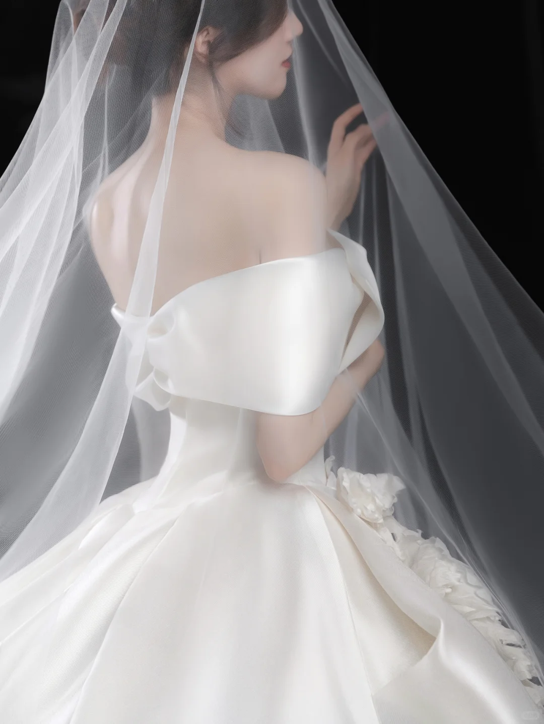 Elegant Ball Gown Off The Shoulder Satin Applique Long Wedding Dresses C4132