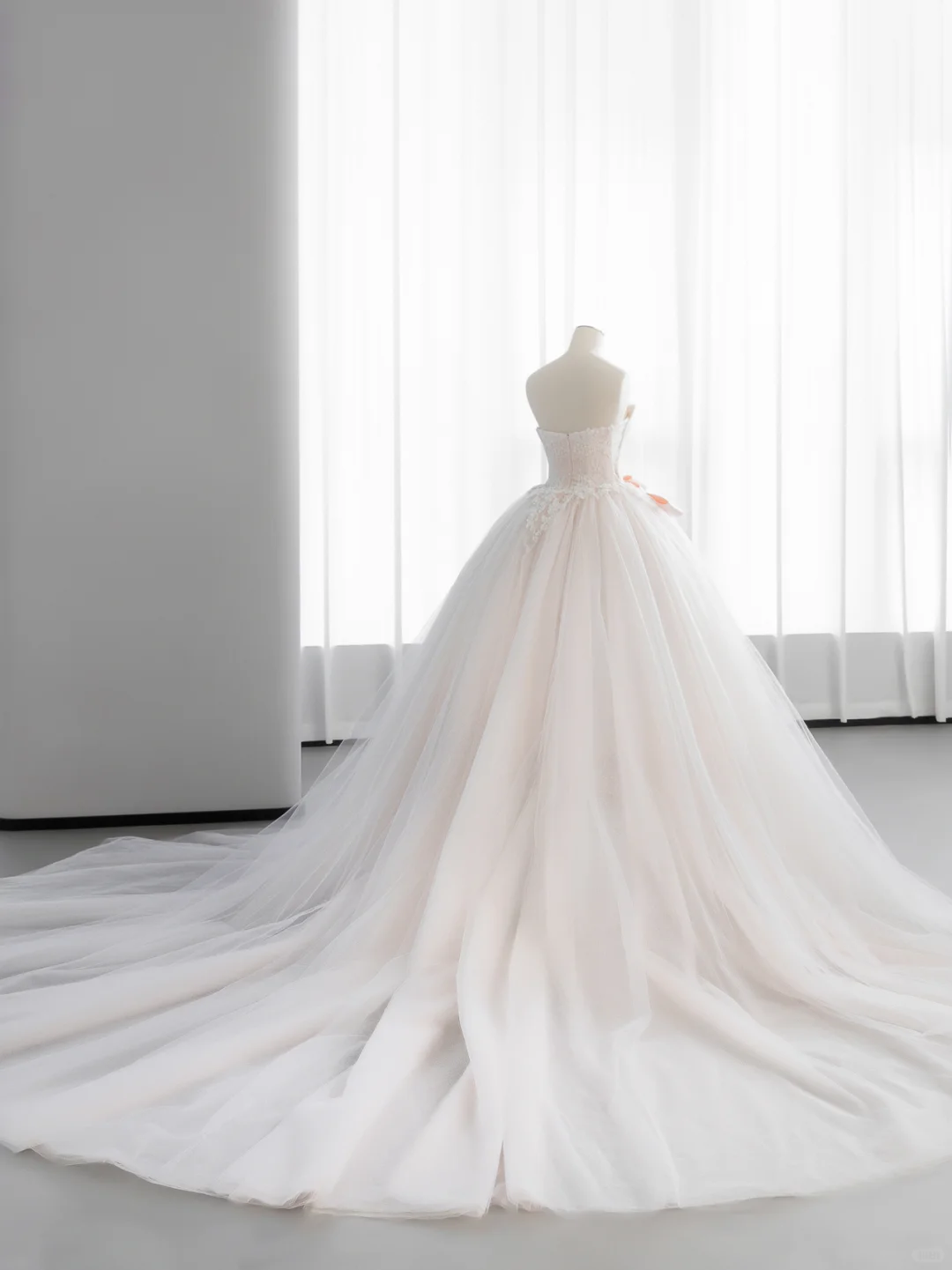 Elegant Ball Gown Strapless Tulle Lace Bow With Gloves Long Wedding Dresses C4143
