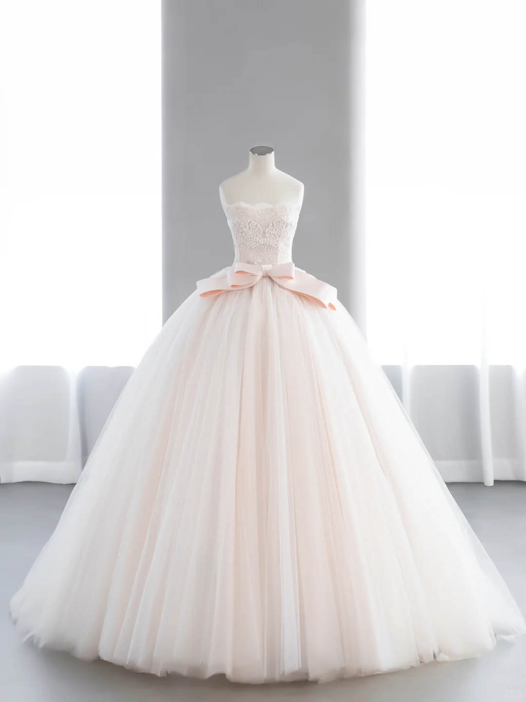 Elegant Ball Gown Strapless Tulle Lace Bow With Gloves Long Wedding Dresses C4143