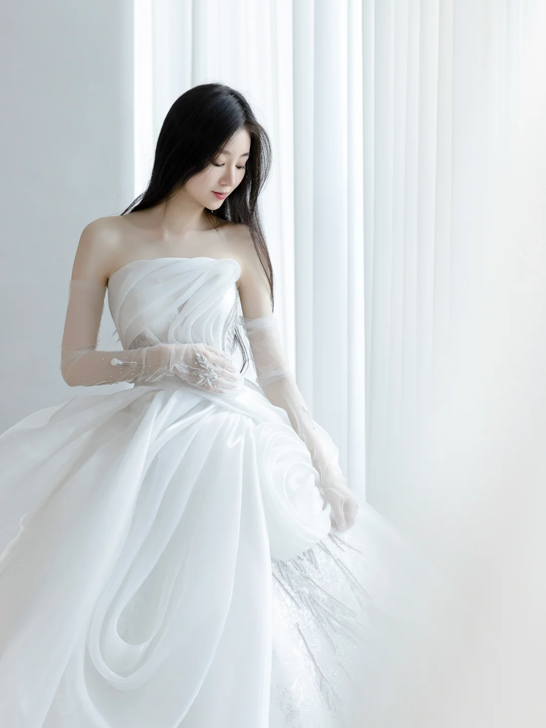 Elegant White Ball Gown Strapless Satin Chiffon Sequin Beaded With Gloves Long Wedding Dresses C4147