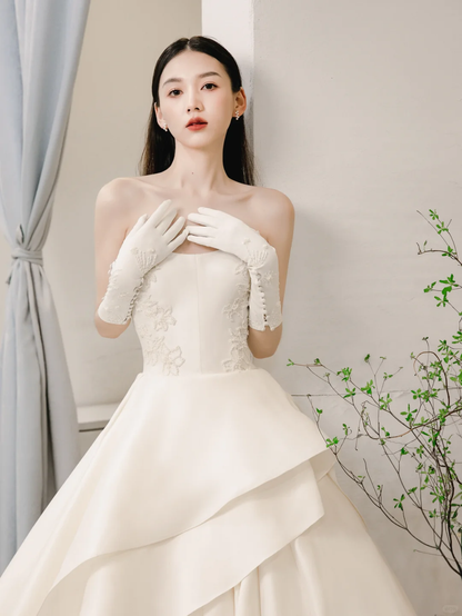 Eelgant Ball Gown Strapless Satin Applique With Gloves Long Wedding Dresses C4172