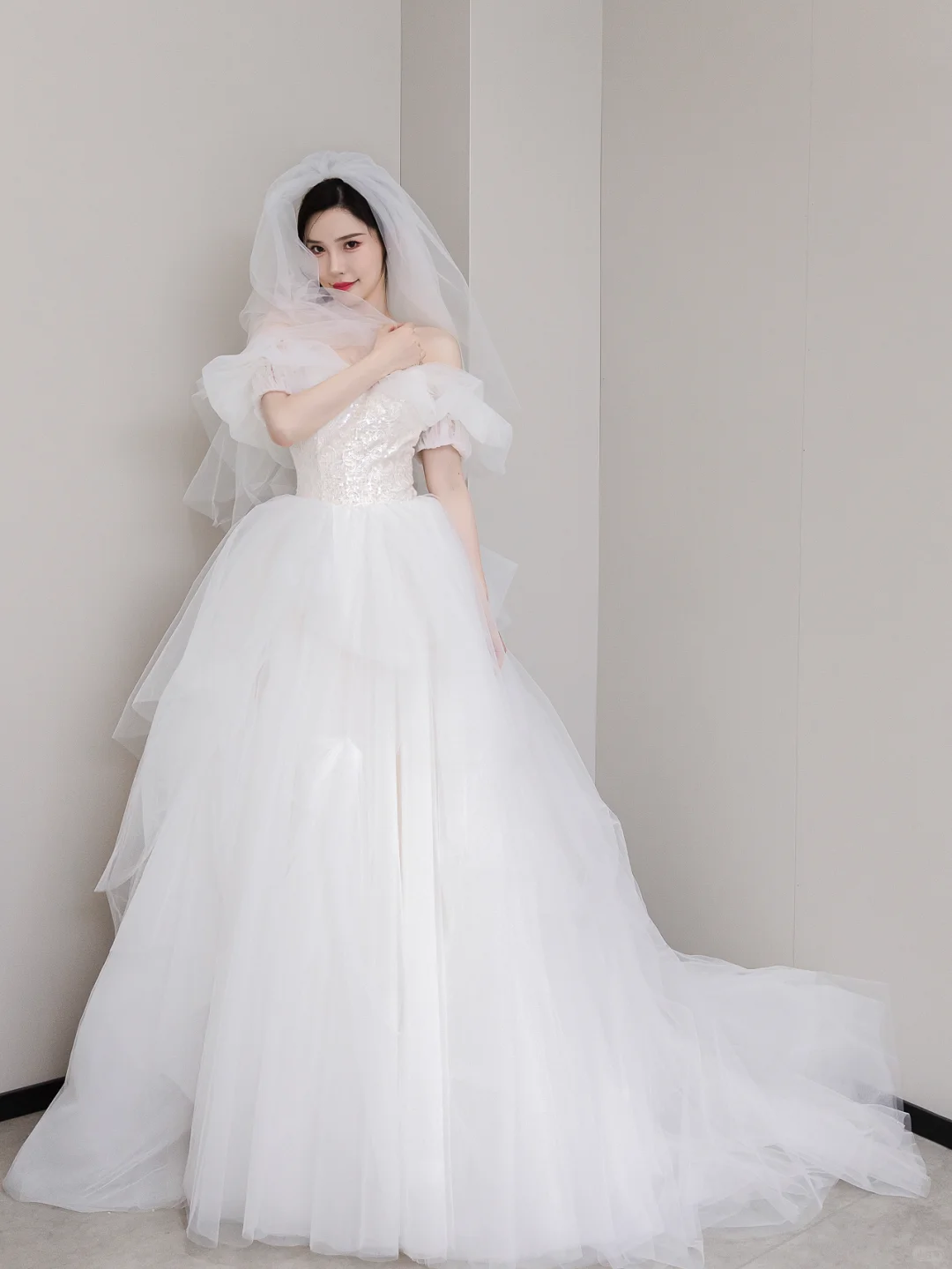 Elegant Ball Gown Off The Shoulder Tulle With Veil  Long Wedding Dresses C4184