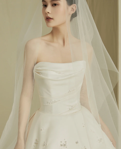 Elegant Ball Gown Strapless Satin Tulle Beaded With Veil Long Wedding Dresses C4202