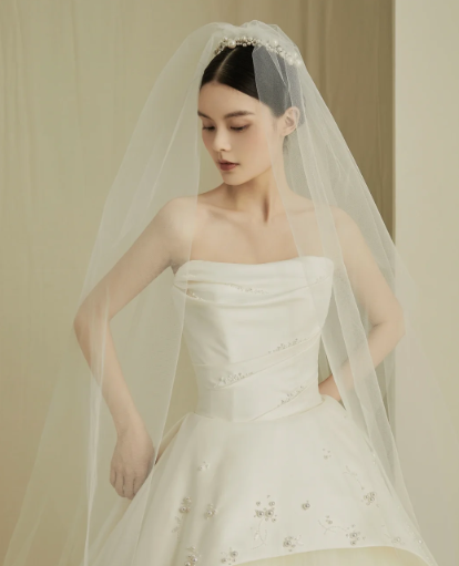 Elegant Ball Gown Strapless Satin Tulle Beaded With Veil Long Wedding Dresses C4202