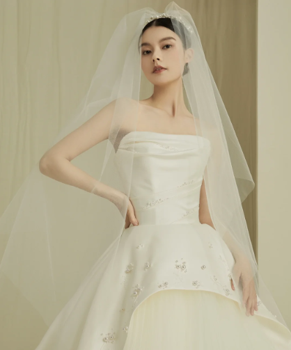 Elegant Ball Gown Strapless Satin Tulle Beaded With Veil Long Wedding Dresses C4202