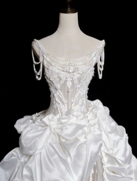 Vintage Ball Gown Spaghetti Straps Satin Beads Long Wedding Dresses C4381