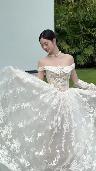 French Tender Ball Gown Off The Shoulder Tulle Lace With Sleeves Long Wedding Dresses C4440