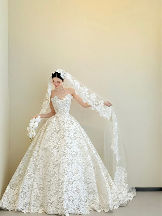 Extravagant Ball Gown Strapless White Lace Long Wedding Dresses Elegant Bridal Gowns DH680