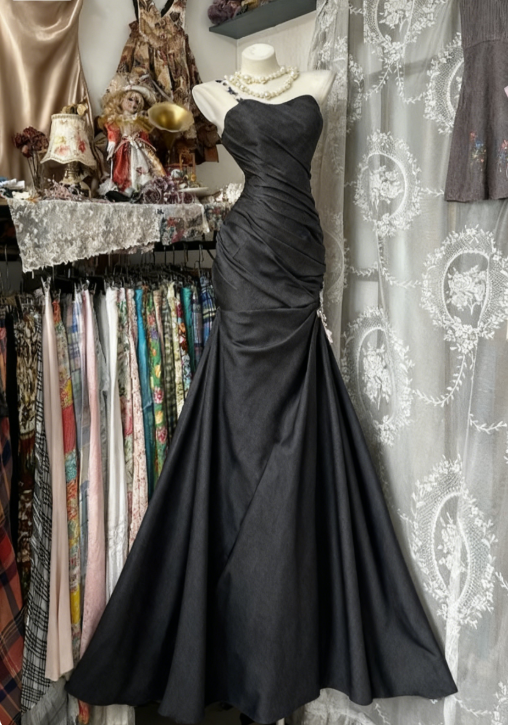 Chic One-shoulder Sheath Black Prom Dresses Satin Sleeveless Long Evening Dresses DP04199