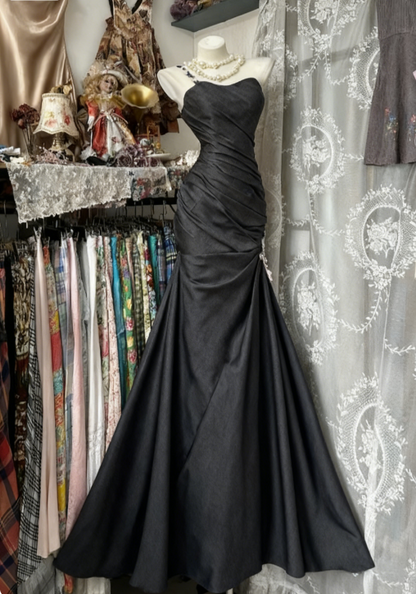 Chic One-shoulder Sheath Black Prom Dresses Satin Sleeveless Long Evening Dresses DP04199