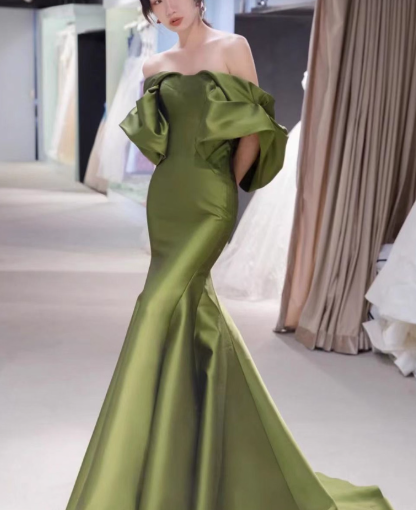 Chic Off-shoulder Mermaid Long Prom Dresses Satin Green Evening Dresses Sleeveless Party Dresses  DP04275