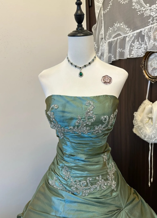 Gorgeous Strapless Ball Gown Long Prom Dresses  Tulle Gray Green Quinceanera Dresses Sleeveless Sweet 16 Dresses DP04371