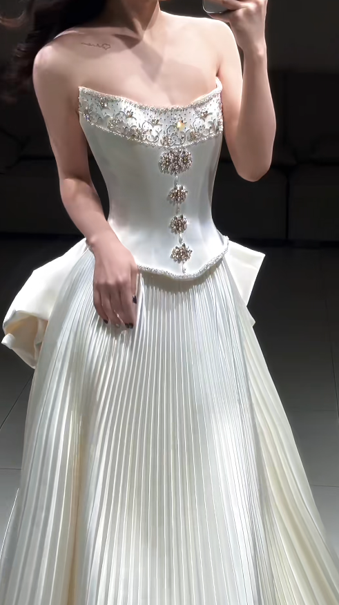 Chic A-Line Long  Wedding Dress Strapless White Bridal Dress Satin Sleeveless Bridal Gowns DP04899