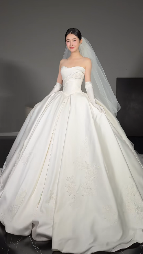 Glamorous A-Line Long Wedding Dress Strapless Satin Bridal Dress White Sleeveless Bridal Gown DP05326