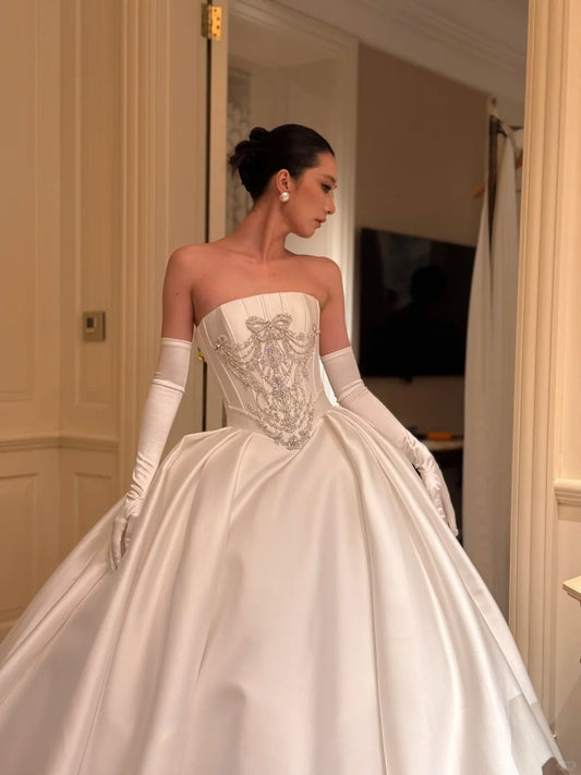 Elegant White Wedding Dress Strapless A-Line Satin Bridal Dress Sleeveless Bridal Gown DP05346