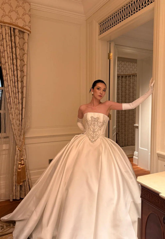 Elegant White Wedding Dress Strapless A-Line Satin Bridal Dress Sleeveless Bridal Gown DP05346