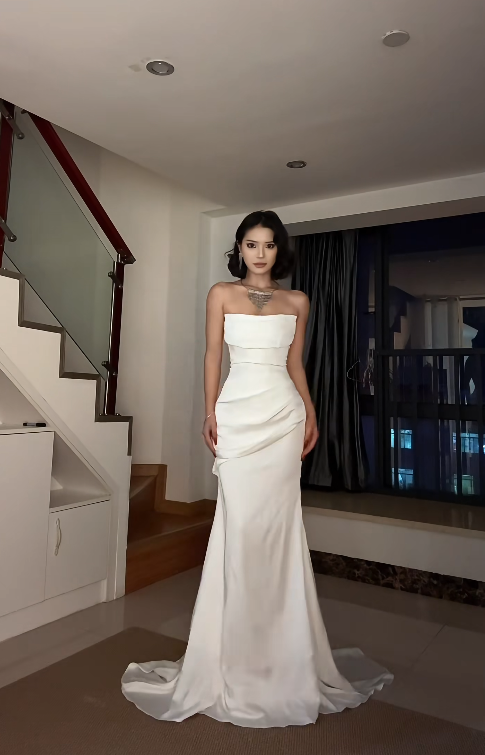 Elegant White Wedding Dress Strapless Sheath Chiffon Bridal Dress Sleeveless Bridal Gown DP05347