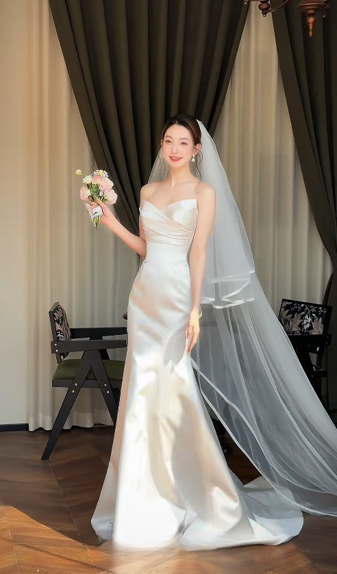 Elegant White Wedding Dress Spaghetti Straps Sheath Satin Bridal Dress Sleeveless Bridal Gown DP05348