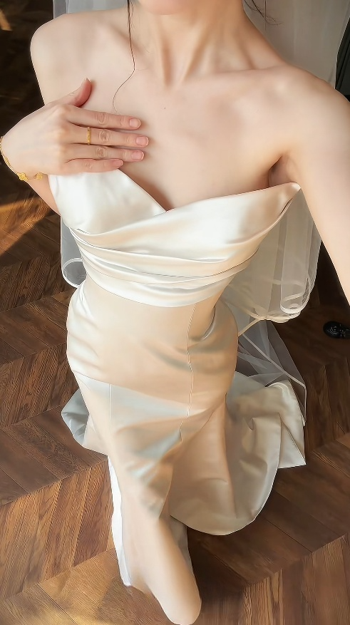 Elegant White Wedding Dress Spaghetti Straps Sheath Satin Bridal Dress Sleeveless Bridal Gown DP05348
