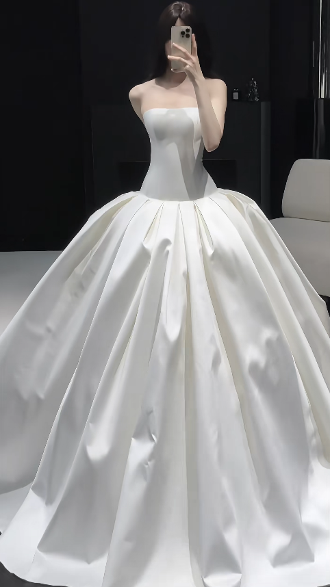 Elegant White Wedding Dress Strapless A-Line Satin Bridal Dress Sleeveless Bridal Gown DP05350
