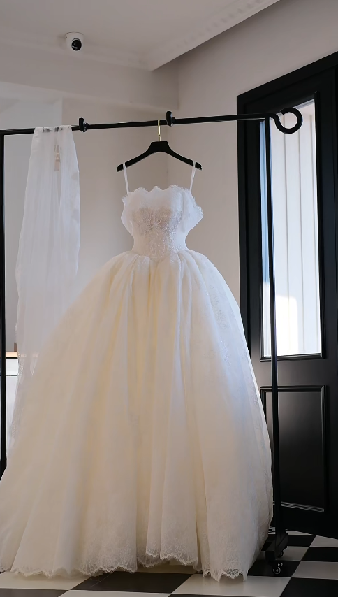 Elegant White Wedding Dress Strapless A-Line Bridal Dress Beaded Tulle Bridal Gown DP05493