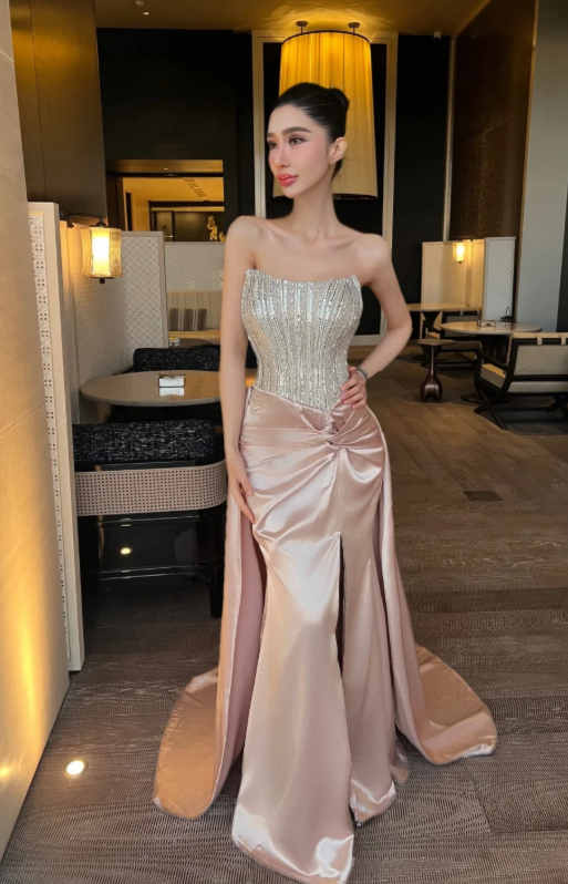 Elegant Strapless Sheath Satin Long Evening Dress Champagne Prom Dress DP05522