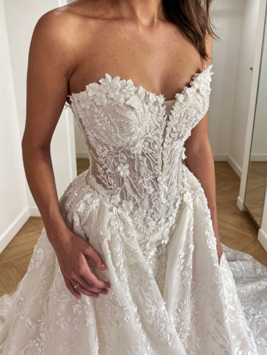 Elegant Sweetheart A-Line Wedding Dress Lace Appliques Bridal Gown White Bridal Dress DP05563