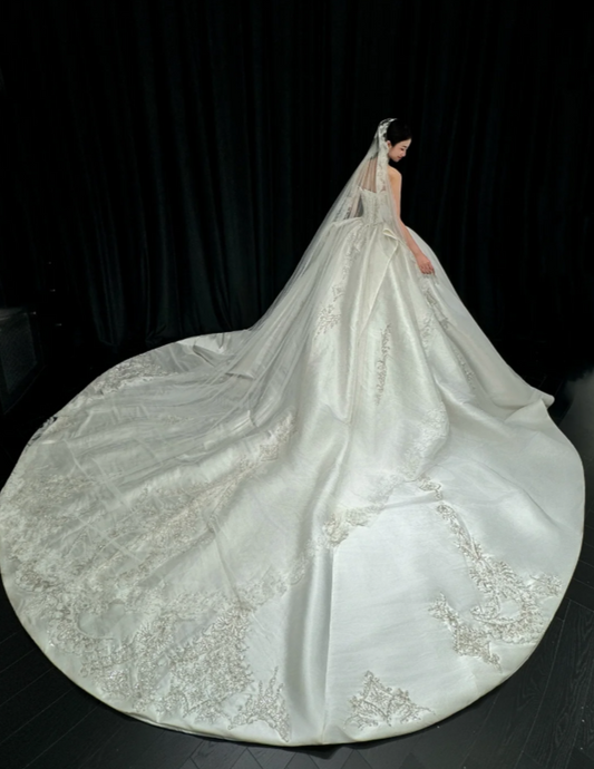 Elegant Strapless A-Line Wedding Dress Satin Appliques Bridal Gown White Bridal Dress DP05564