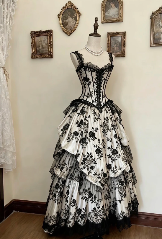 Chic Straps Birthday Dress Ball Gown Satin Embroidered Long Prom Dress Black Sweet 16 Dress  DP05581
