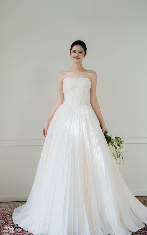 Elegant Strapless A-Line Long Wedding Dress Tulle Sleeveless Bridal Dress White Bridal Gown  DP05653