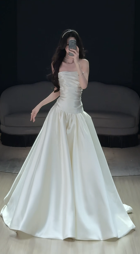 Elegant Strapless A-Line Long Wedding Dress Satin Sleeveless Bridal Dress White Bridal Gown DP05655