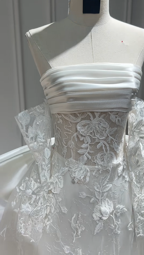 Elegant White Wedding Dress Strapless A-Line Bridal Gown Appliques Tulle Bridal Dress  DP05716