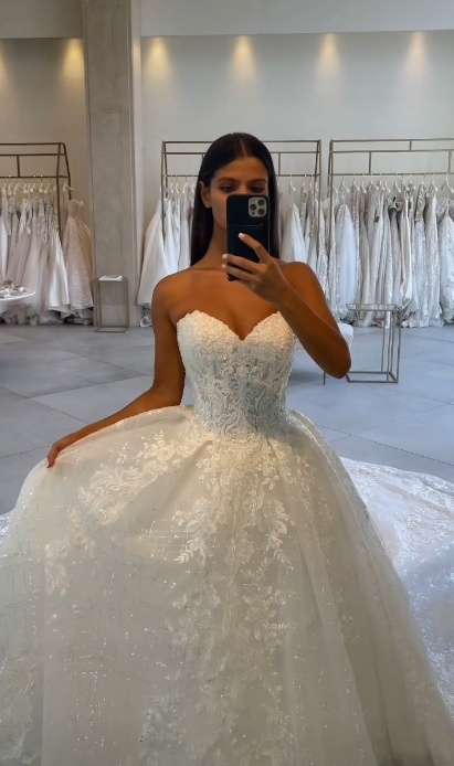 Classic Bridal Gown Ball Gown Sweetheart Lace White Wedding Dresses Minimalist Bridal Gowns DP1362