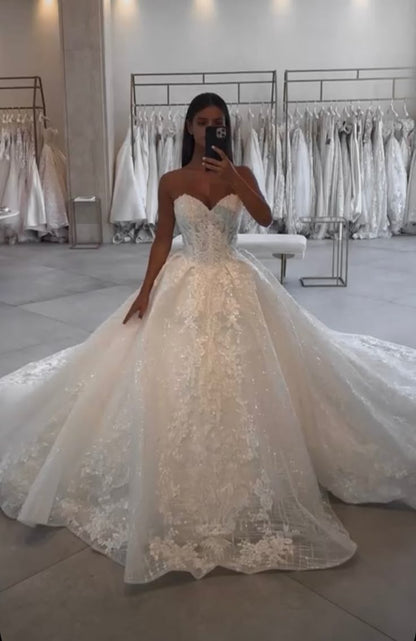 Classic Bridal Gown Ball Gown Sweetheart Lace White Wedding Dresses Minimalist Bridal Gowns DP1362