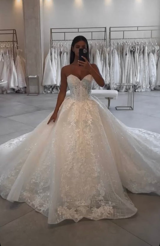 Classic Bridal Gown Ball Gown Sweetheart Lace White Wedding Dresses Minimalist Bridal Gowns DP1362