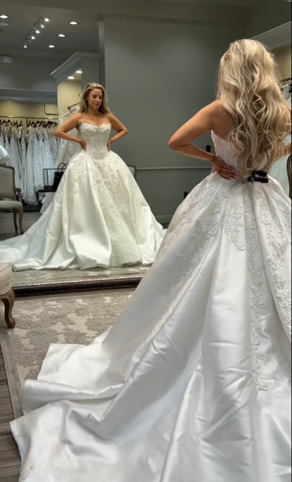 Classic Bridal Gown Ball Gown Sweetheart Lace White Wedding Dresses Minimalist Bridal Gowns DP1590