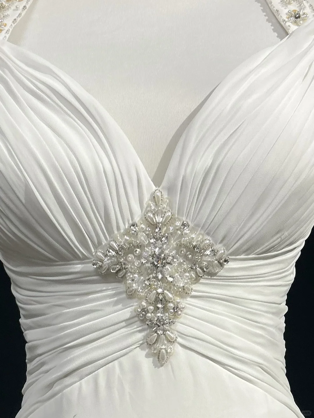 Classic Bridal Gown A line Halter Chiffon White Wedding Dresses Minimalist Bridal Gowns DP1696