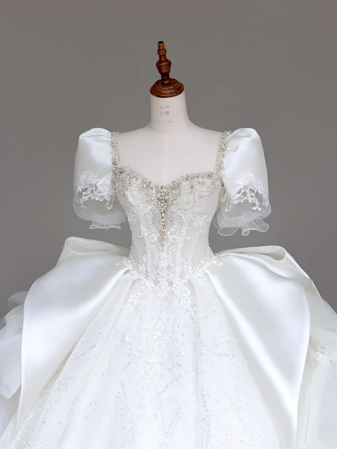 Classy Elegant Ball Gown Sweetheart White Short Sleeves Satin Wedding Dress Brides Dress DP692