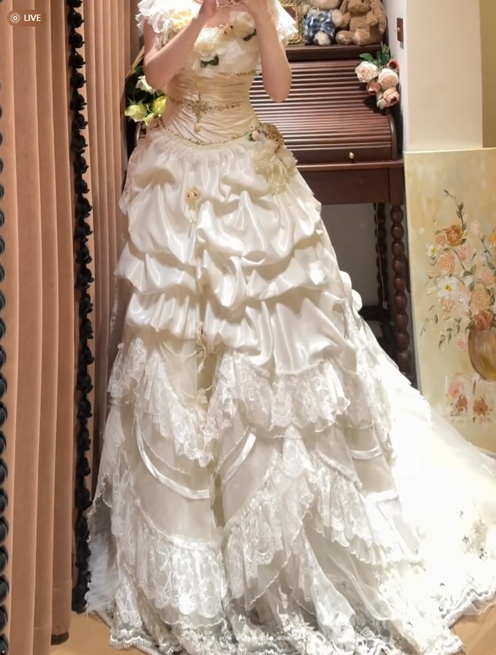 Retro White Satin Lace Layered Long Wedding Dress Formal Bridal Gowns With Flowers