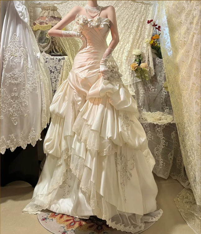 Vintage Strapless Ivory Satin Pleated Lace Appliques Mermaid Long Wedding Dress Formal Bridal Gown