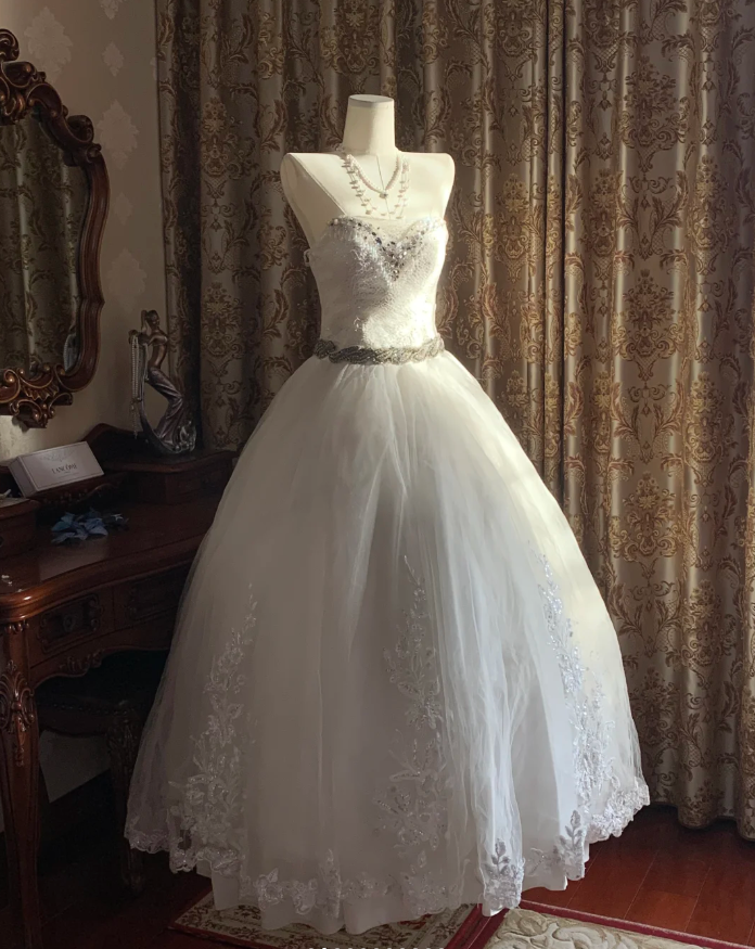 Pretty White Strapless Tulle Beaded Appliques Long Wedding Dress Bridal Dress D1718