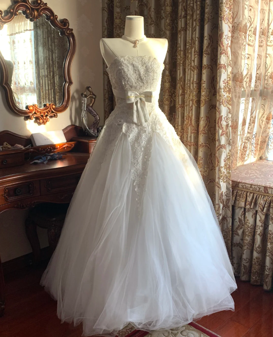 Pretty Strapless Tulle Appliques Beaded Long Wedding Dress D1720