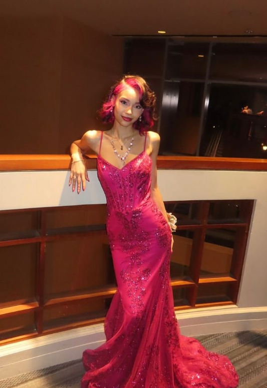 Charming Spaghetti Straps V Neck Satin Lace Sequin Evening Dress Hot Pink Mermaid Party Gowns