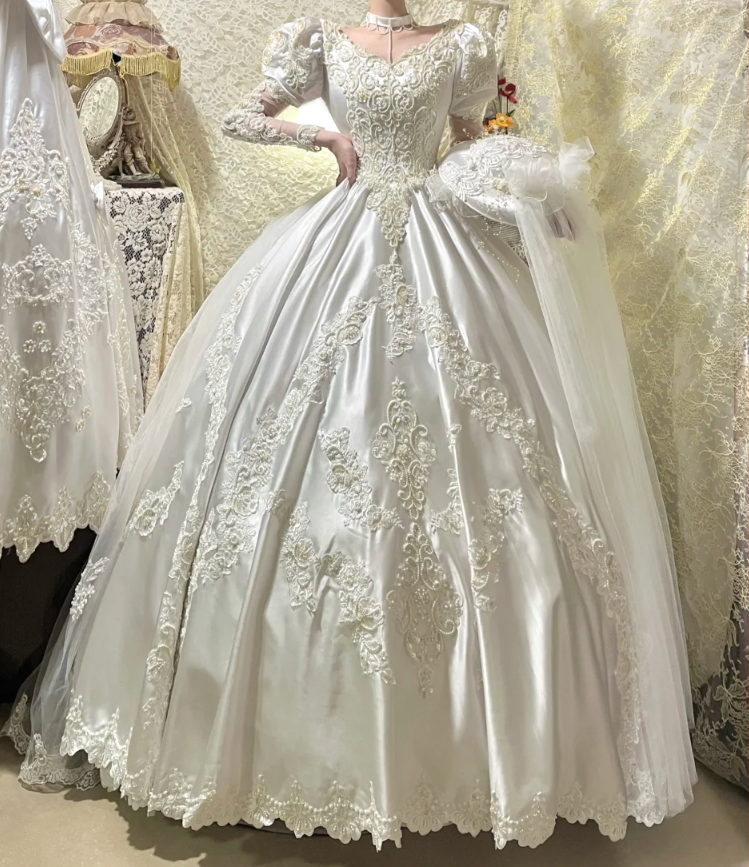 Gorgeous V Neck Satin Lace Appliques Beaded White Formal Ball Gown Long Wedding Dress Bridal Gowns