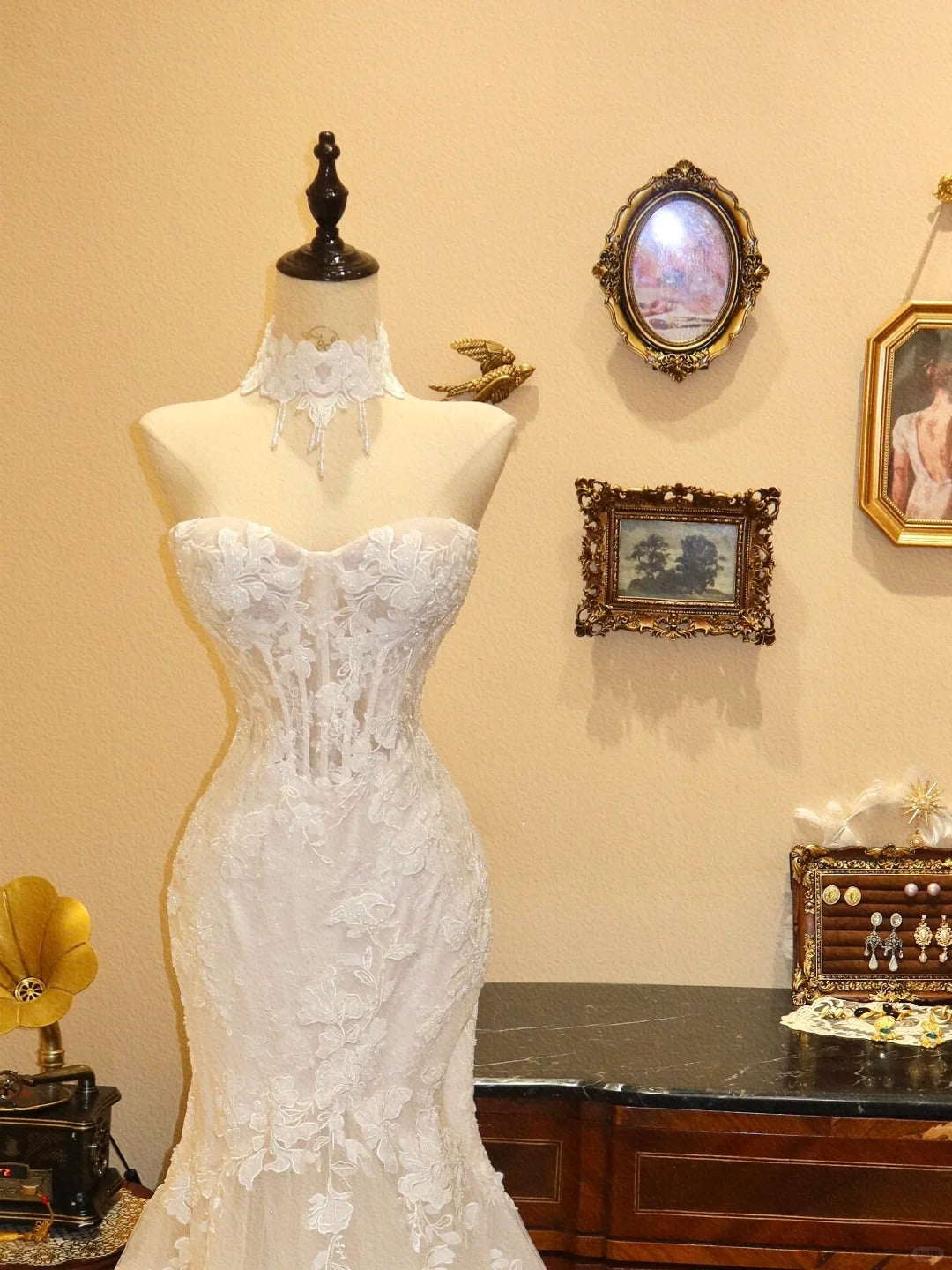Pretty Sweetheart Neckline Sheath Tulle Embroidered Mermaid Wedding Dress    D1775