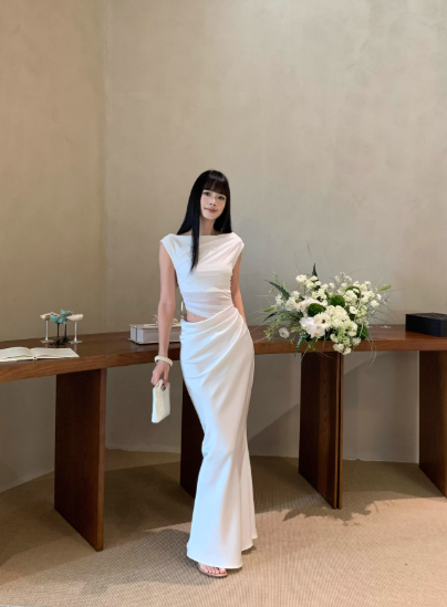 Sexy White Pleated Slim-fitting Waist-baring Mermaid Dress Women Summer Dress Dating Dress   D1850